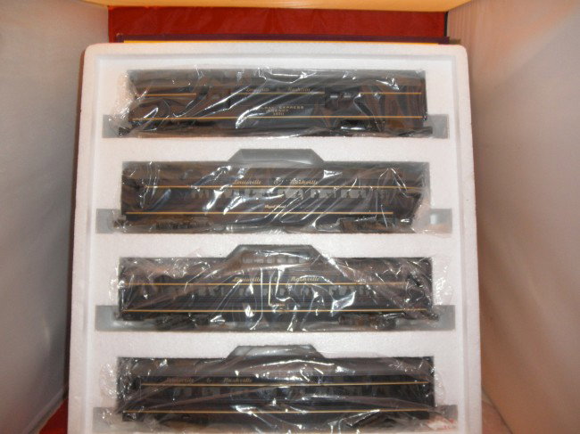 MTH PREMIER L&N O GAUGE PASSENGER SET OB: MTH Premier #20-Louisville and Nashville O gauge aluminum passenger set in the original box.