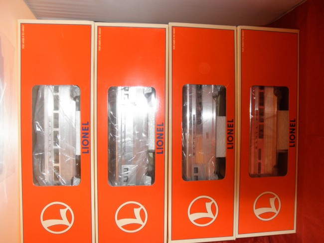 LIONEL 19165 SANTA FE O GAUGE PASSENGER SET OB: Lionel #19165 Santa Fe Super Chief O gauge aluminum passenger car set in the original boxes and shipping box.