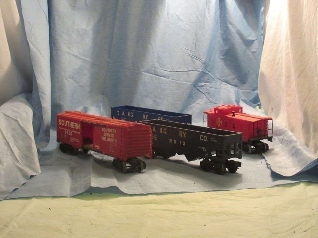 Four Lionel O Gauge Freights (1 of 3)