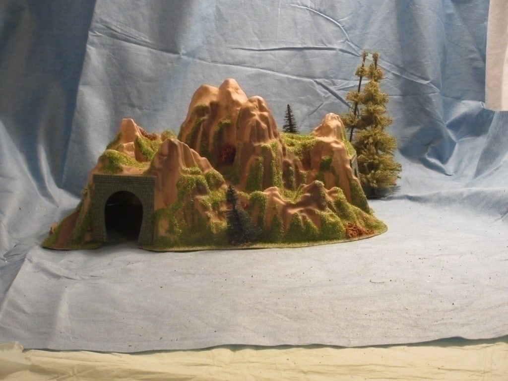 Marklin Z Scale Mountain Diorama (1 of 3)