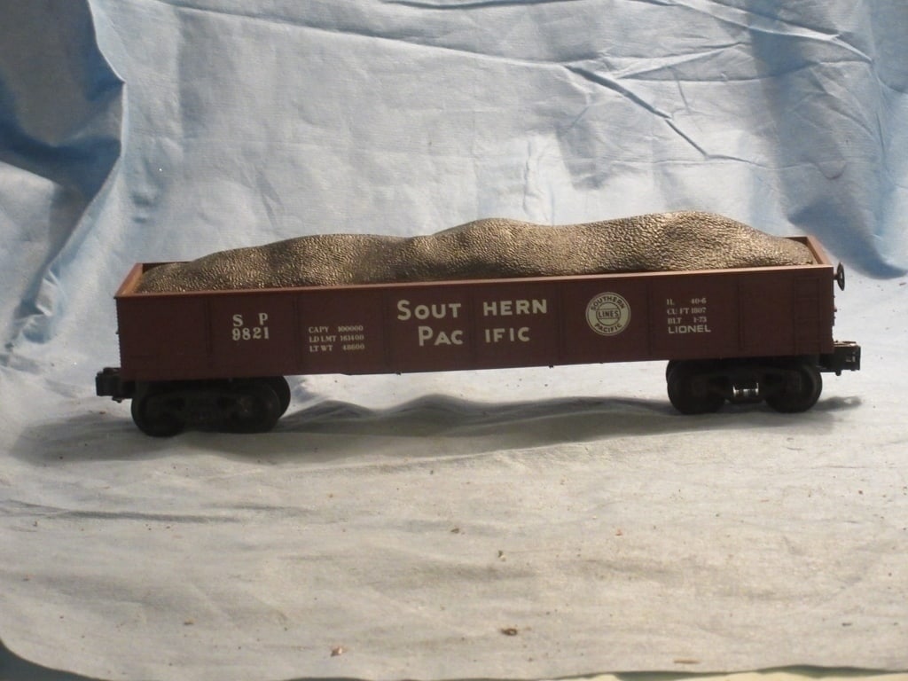 Lionel 9821 Southern Pacific O Gauge Coal Gondola (1 of 3)