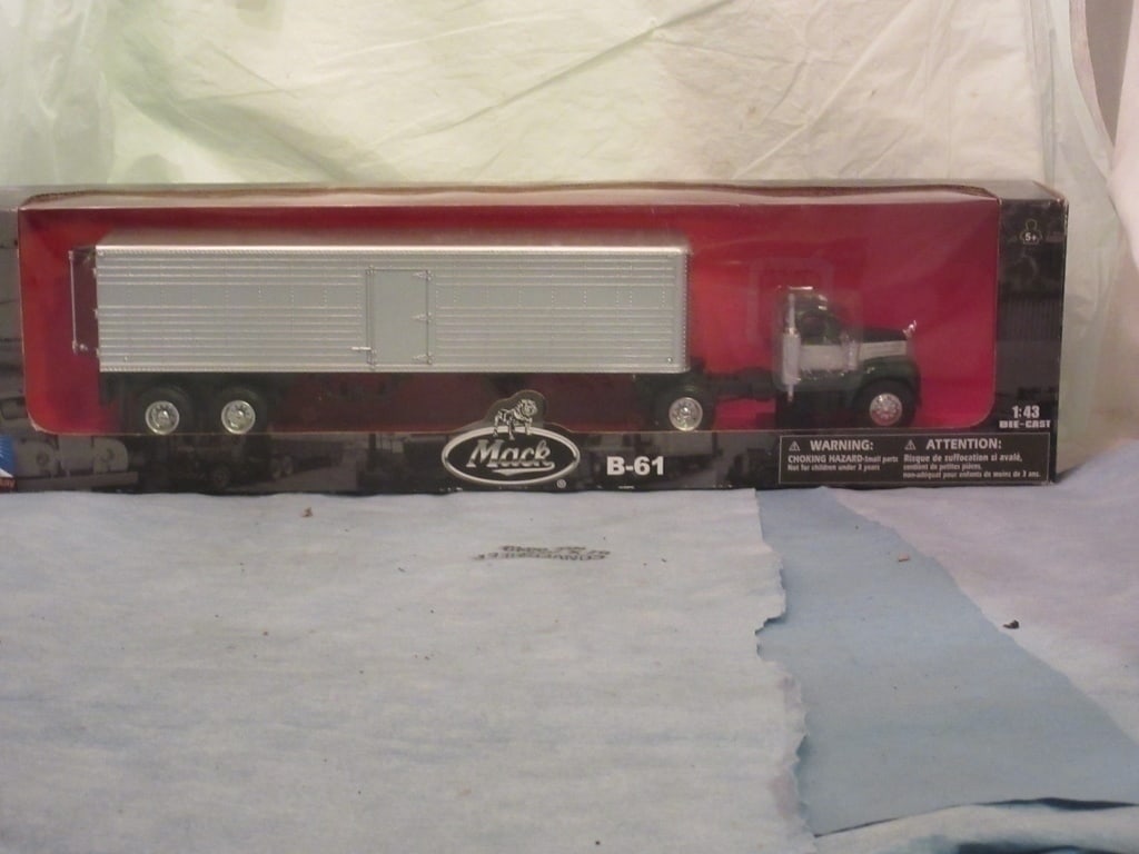 New Ray 1/43 Scale Truck and Trailer (1 of 3)