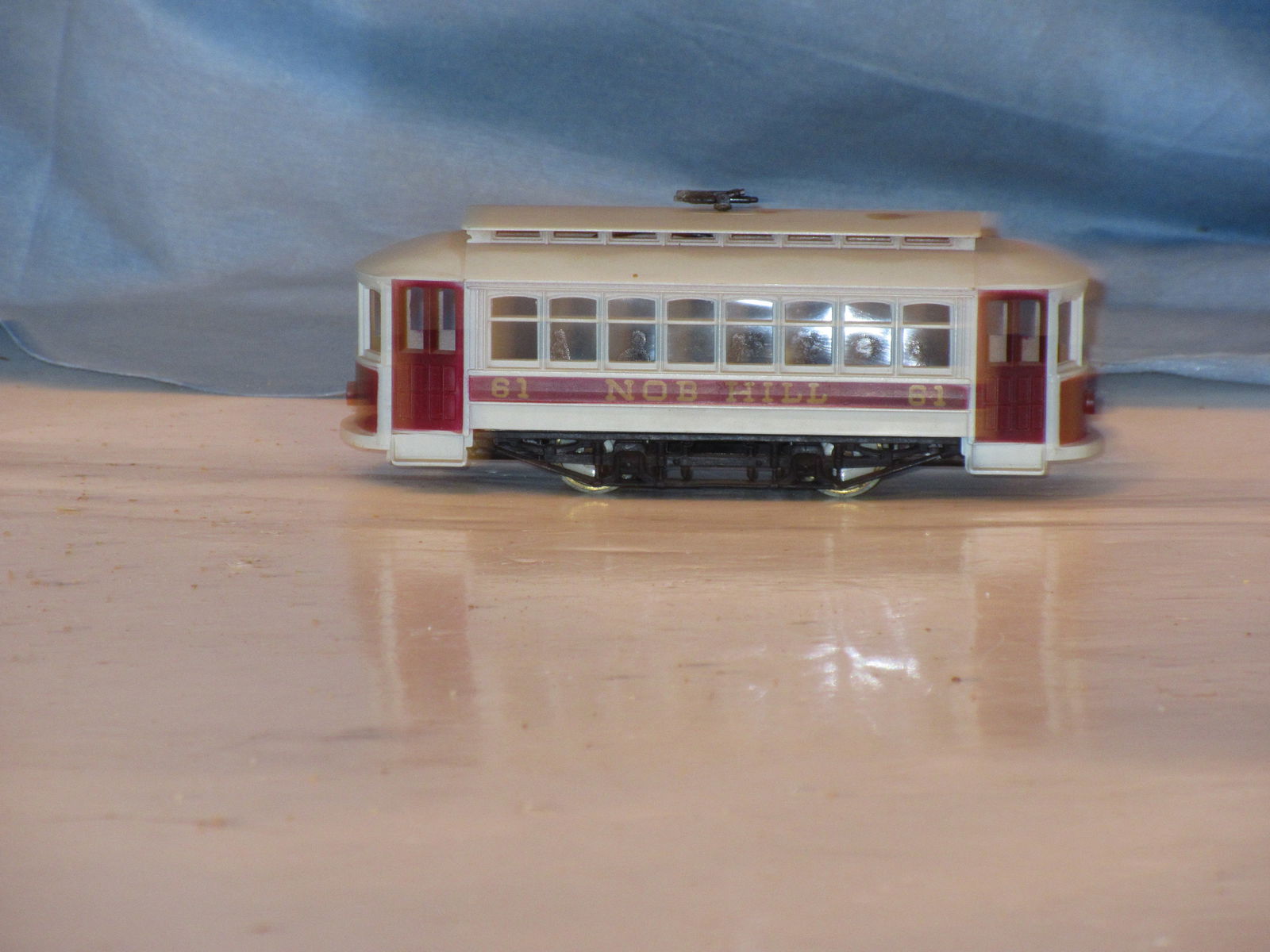 Tyco Nob Hill HO Scale Trolley: Tyco Nob Hill 61 HO scale powered trolley. No trolley pole.