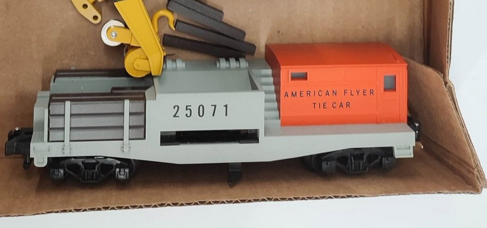 American Flyer S Gauge Tie Ejector: American Flyer S gauge tie ejector car.