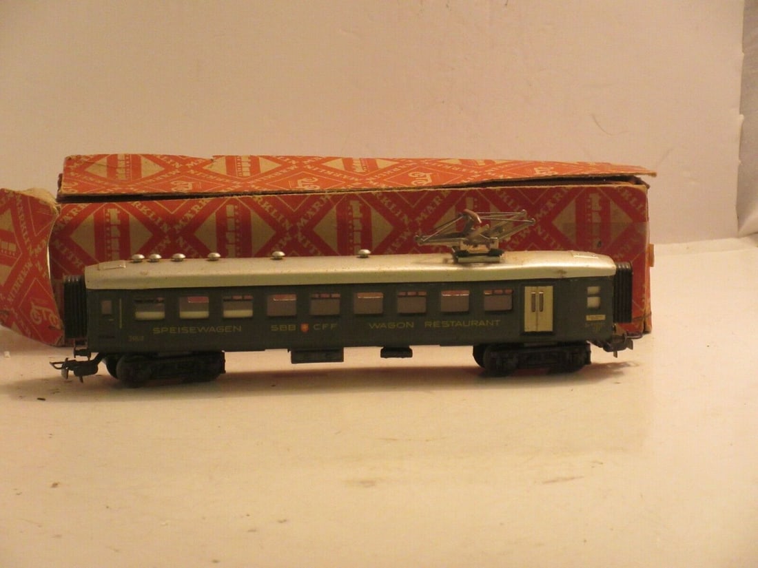 Vintage Marklin 4016 Swiss HO Scale Restaurant Car (1 of 4)
