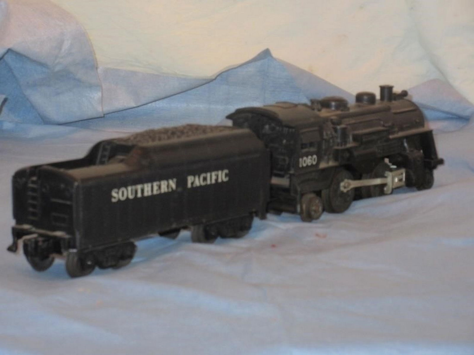 Lionel Postwar O Gauge Steam Engine: Lionel Postwar 1060 OL gauge 2-4-2 powered steam locomotive and Southern Pacific tender.