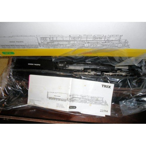 MARKLIN/TRIX UP HO GAUGE BIG BOY STEAM ENGINE OB: Marklin/Trix #22594 Union Pacific "4013" HO gauge Big Boy 4-8-8-4 steam locomotive and tender: powered (untested), digital connector, smoke, wood carrying case, other very nice features, original box,