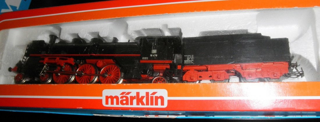 MARKLIN 3093 DB HO GAUGE STEAM ENGINE OB: Marklin #3093 DB "18478" HO gauge European style 4-6-2 steam engine and tender: powered (untested), other very nice features, original box, very nice details, very nice color scheme.