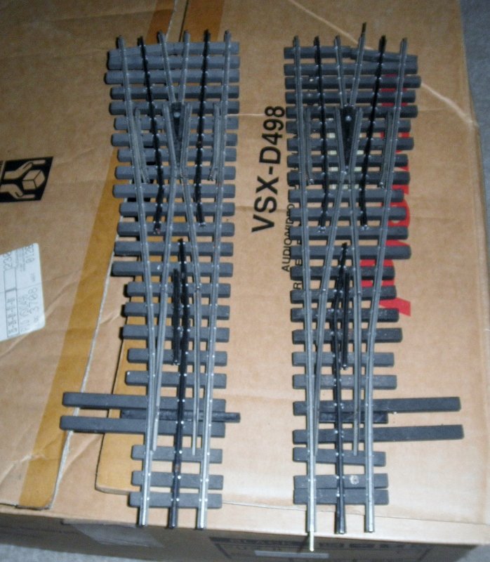 ROSS O GAUGE (3-RAIL) 042 SWITCH PAIR: Ross O gauge (3-rail) 042 left and right hand switch pair: silver rails, wood-like ties, other very nice features, no box, very nice details, very nice color scheme.