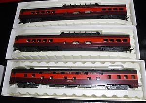 RIVAROSSI GMO HO GAUGE PASSENGER LOT OB: Rivarossi Gulf Mobile and Ohio Alton Limited HO gauge 3-car streamlined passenger car lot: observation car, 2 vista domes with finished interiors, other very nice features, original boxes, very nice d