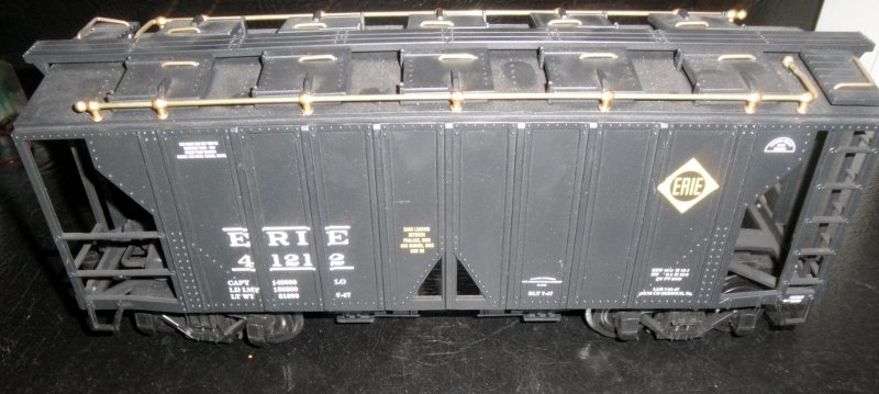 ARISTOCRAFT ERIE G GAUGE COVERED HOPPER CAR: Aristocraft Erie G scale covered hopper car: other very nice features, no box, very nice details, very nice color scheme.