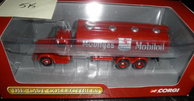 CORGI 50901 MOBILGAS MACK O GAUGE LJ 6-WHEEL OVAL TANK: Corgi #50901 Mobilgas approximately O gauge Mack LJ oval tank truck: metal construction, other very nice features, original box, very nice details, very nice color scheme.