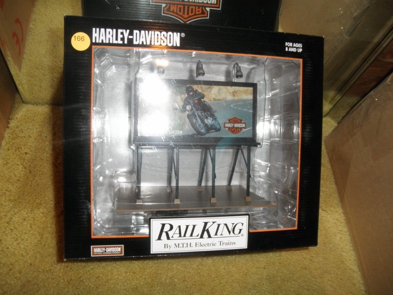 MTH 30-90218 HARLEY DAVIDSON O GAUGE LIGHTED BILLBOARD: MTH #30-90218 Harley Davidson O gauge billboard: lighted (untested), other very nice features, original box, very nice details, very nice color scheme.