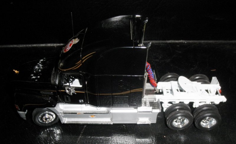 FRANKLIN MINT 1/18 SCALE BLACK MACK TRACTOR TRUCK: Franklin Mint 1/18 scale black Mack tractor truck: diecast construction, other very nice features, no box,loose rear tire, an antenna must be reattched, very nice details, very nice color scheme.
