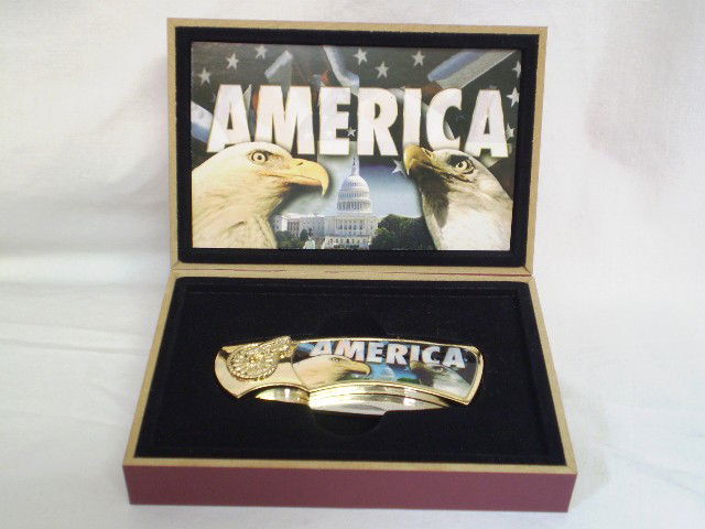 Collectors Knife "America": Beautiful collectors knife with a 3" Stainless Steel Blade in Collectors Box