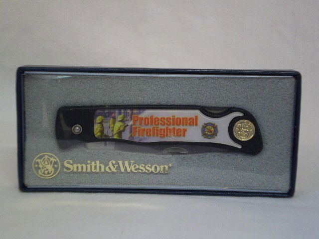 Smith & Wesson Fire Fighters Knife: 2.5" Blade etched with Smith & Wesson and Professional Firefighter Written On the handle