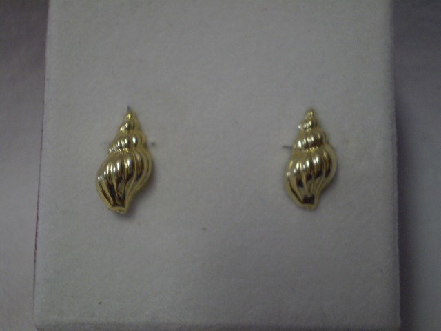 14K Gold Studs: Beautiful Seashell Shaped 14K Gold Studs