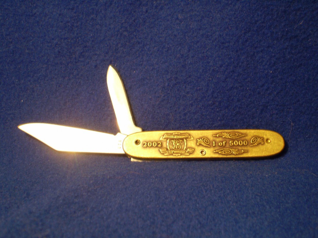 Smith & Wesson Limited Addition Knife: 2002 Smith & Wesson Limited Addition Collectors Knife.