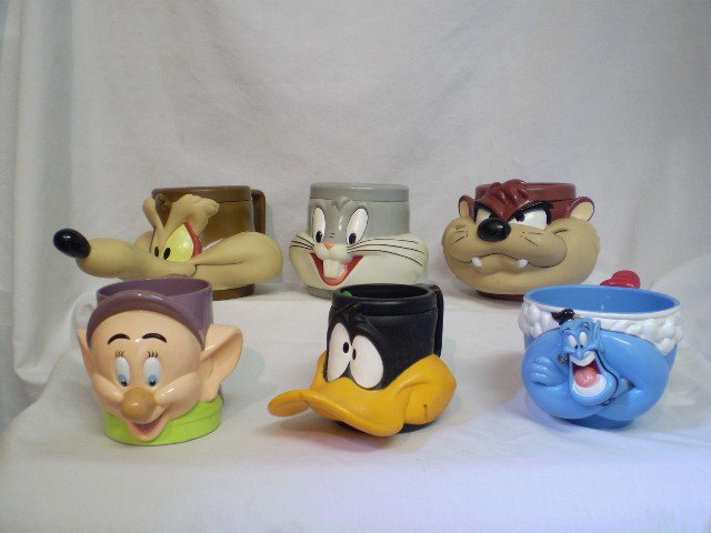 6 Cartoon Collectors Mugs: 6 collector cups, Wiley Coyote, Bugs Bunny, Tasmanian Devil, Daffy Duck, Genie & Snow White Dwarf.