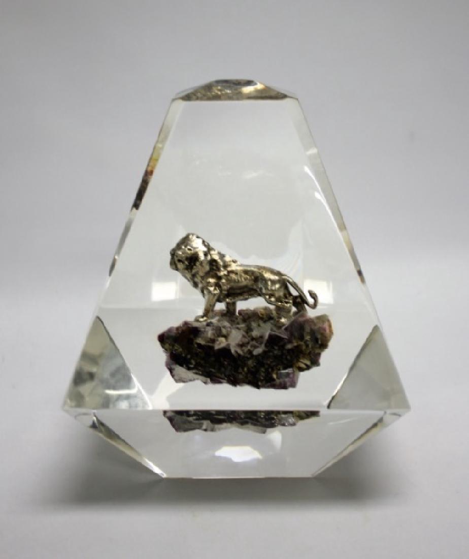 MCM Lucite Encased Lion & Amethyst Sculpture: Mid Century Modern Lucite obelisk encasing a lion sculpture standing on an amethyst geode. Excellent condition. Measures 8" x 7" x 10". In the ma