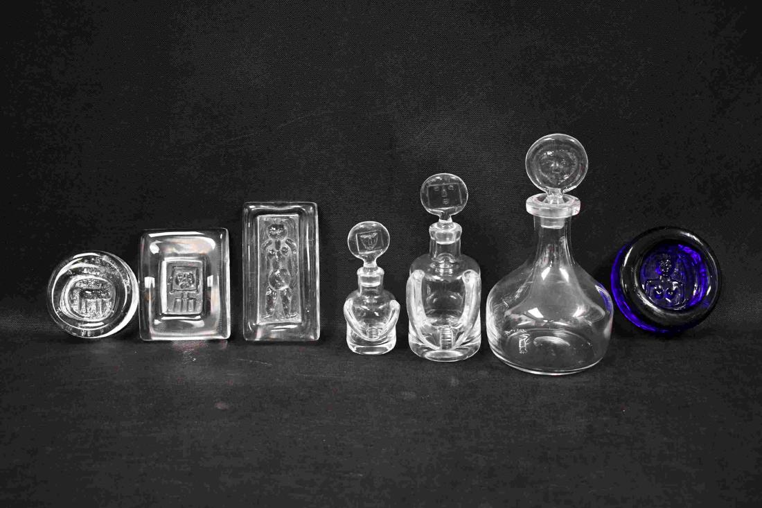 (7) Erik Hoglund Kosta Boda Impressed Face Pieces: (7) Piece group of Erik Hoglund Kosta Boda Impressed face art glass. (4) impressed figural dresser trays. Excellent condition. Cobalt blue glass tray measures 4" dia x 1.5" with a nude female bust. (3