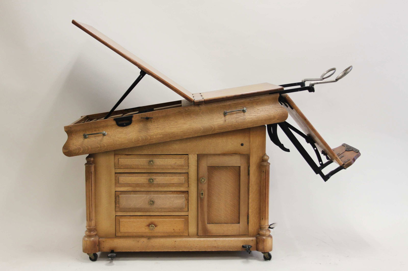 19th Century Gynecologist's Exam Table - Nov 10, 2019 | Neely Auction in FL
