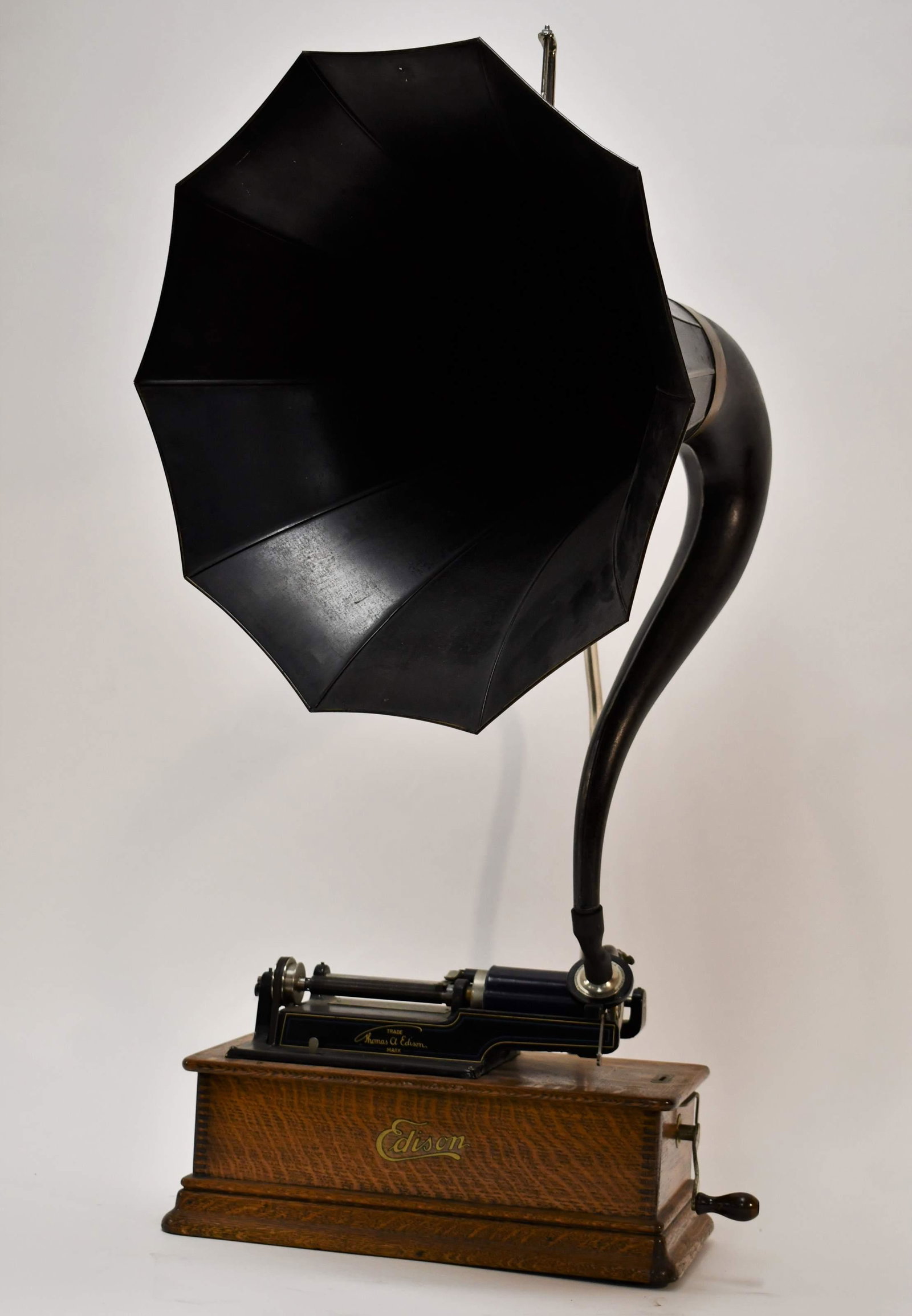 Edison Cylinder Phonograph w Tin Horn & Oak Case (1 of 9)