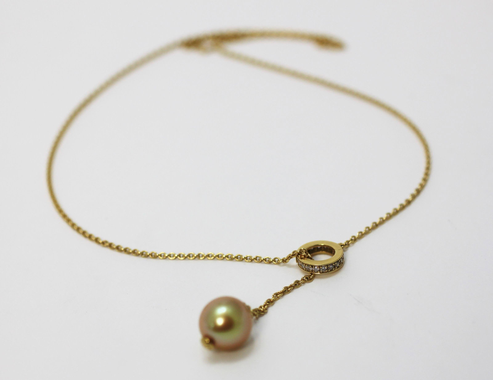 18k Gold & South Sea Pearl Necklace Sliding Choker: 18k Gold and South Sea pearl necklace with chain and sliding clasp with diamonds. Gold weight with out pearl = 6 grams. Pearl measures 11mm