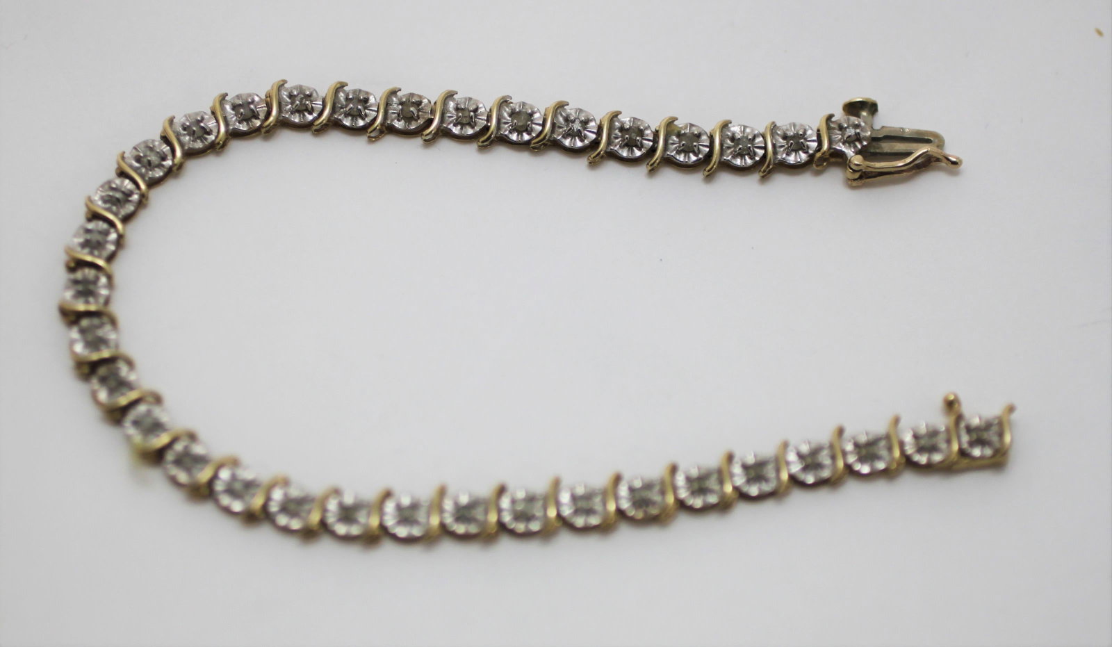 14k White & Yellow Gold Tennis Bracelet w Gems: 14k White and yellow gold tennis bracelet set with gemstones. Measures 5mm wide by 7". Total weight = 5.7 grams.
