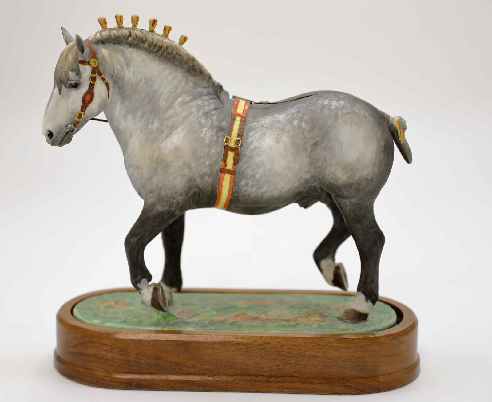 Royal Worcester Percheron Stallion / Doris Lindner: Royal Worcester limited edition model 'Percheron Stallion'. Modeled by Doris Lindner accompanied with a wooden plinth. Excellent condition. Measures 11.5" x 4.5" x 10".