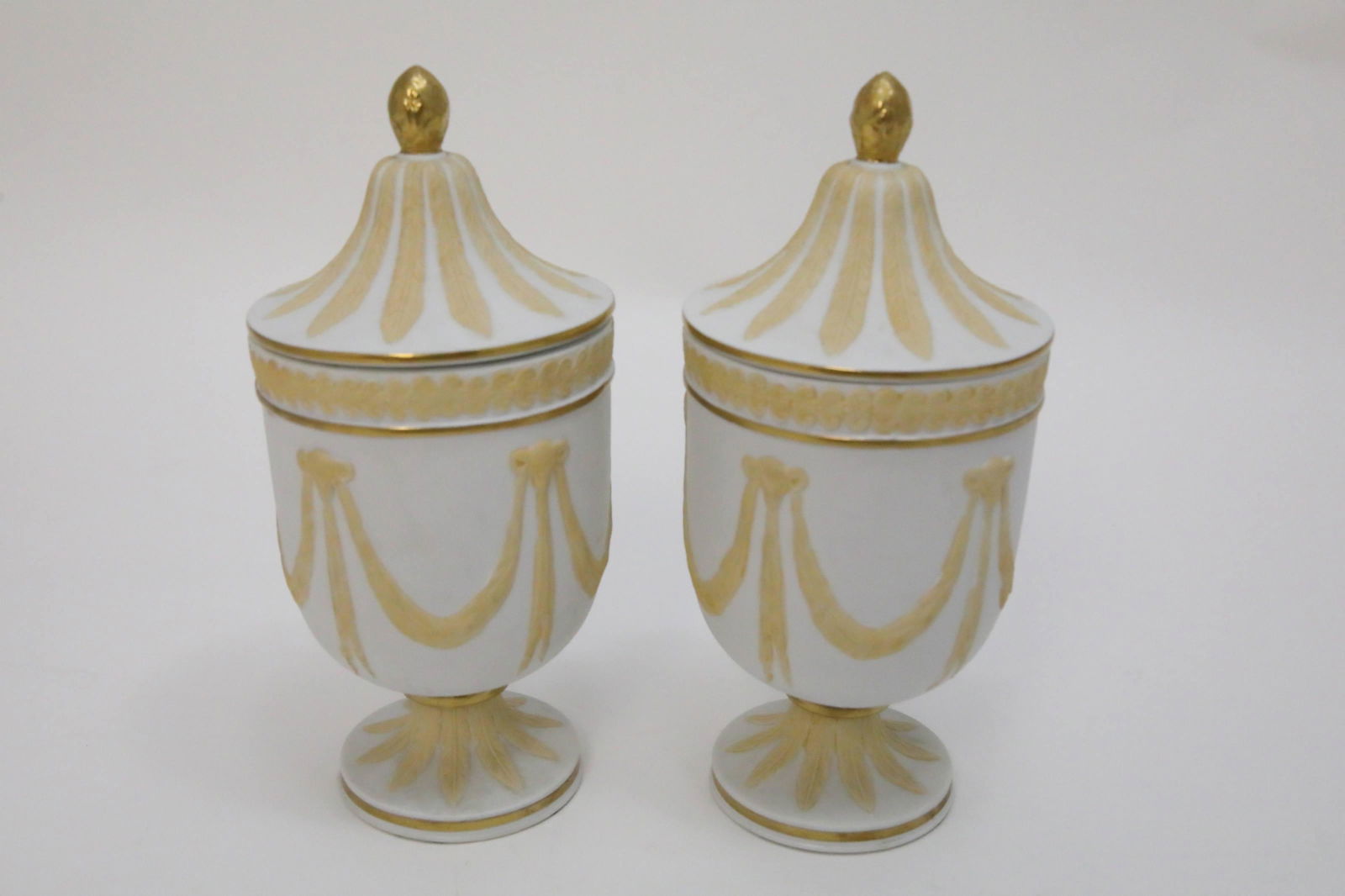 Pr Vintage Jasperwear Neoclassical Lidded Urns (1 of 4)
