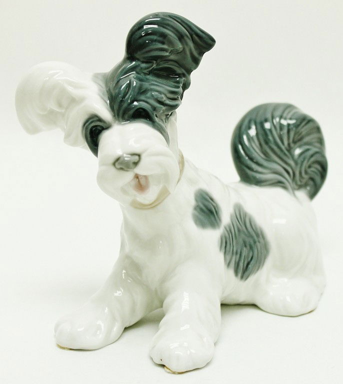 Lladro, Spain Scottie Dog Figurine: Lladro scottie dog figurine Dimensions: 6 3/4" x 6" x 3" Style/Time Period: Mid-century Artists: Lladro