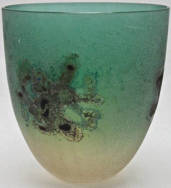 Alfredo Barbini Hand Formed Murano Vase: Mid Century Modern Barbini Murano Vase, Signed 'mayor's' With Barbini Factory Sticker. 8.5" diameter X 8.25" tall X 3" at the base