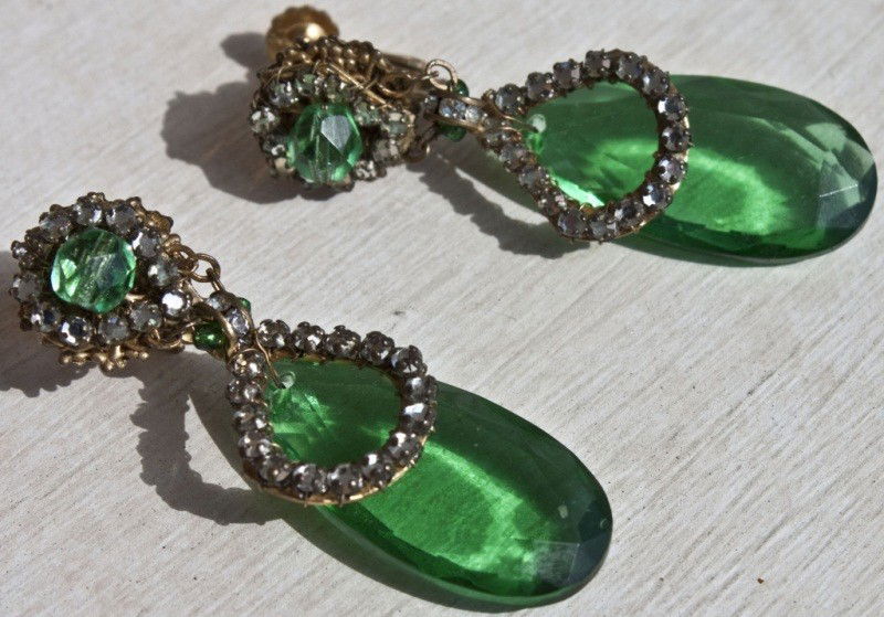 Miriam Haskell Green Glass Drop Earrings: Miriam Haskell Green Glass Drop Earrings