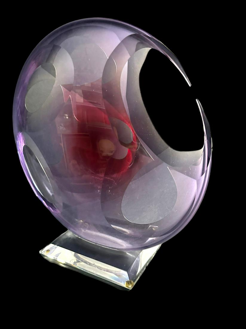 Peter Vanderlaan (Am B 1950) Glass Art Sculpture: Peter Vanderlaan (American born 1950) blown and cut glass art sculpture on faceted glass base with etched signature, dated 11/96 and #1426. Excellent condition. Measures 3.25" x 6" x 15.5" including b