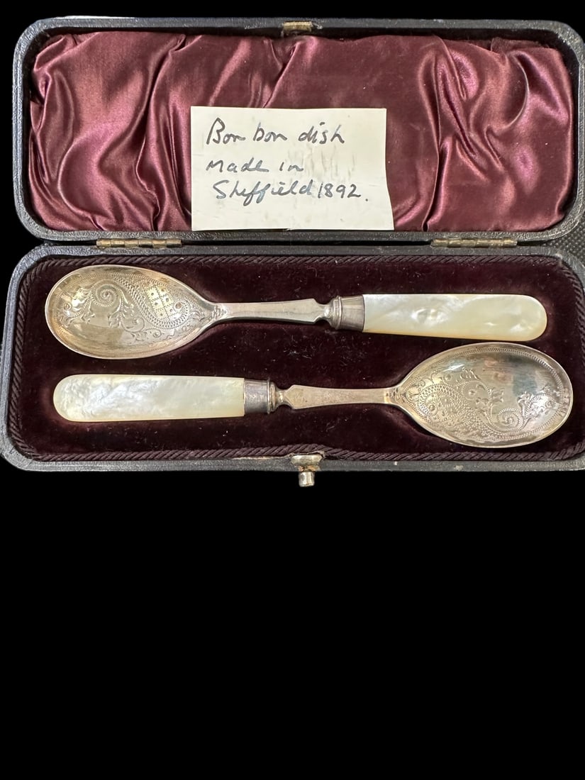 2 Pieces from House of Hilbre, Sheffield Sterling Silver with mother of pearl handle, bon bon spoons (1 of 10)