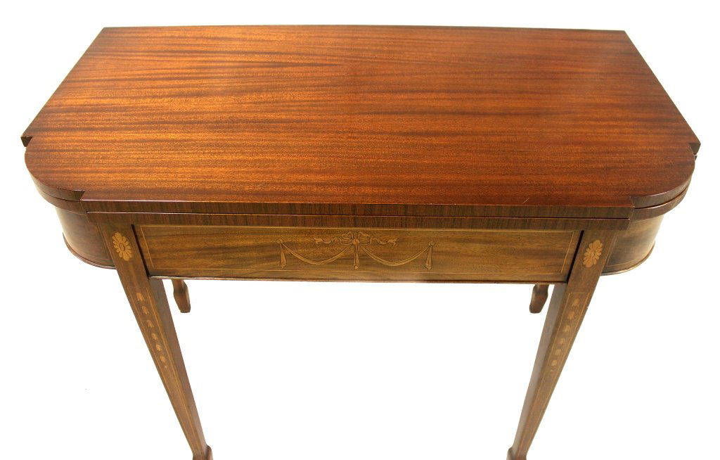 Federal Style Inlaid Drop Leaf Dining Room Table: Federal style drop leaf dining room table with inlays and five leaves. Missing skirt on one side. Without leaves table measures 21 x 40" x 31"" Measurements: 94 x 40" x 30"" Style: Early 20thC