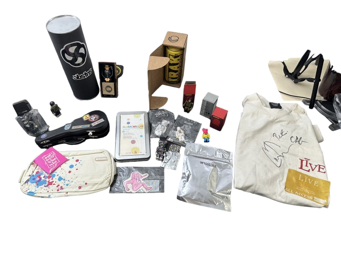 17pc Lot of Kubrick, Incase, Guitar, Suitman: 17 Piece lot of various items, (1) Incase fabric fanny pack by Andre and Arkitip and DC Shoes, zipper close, snap closure around waist, measures 10" x 6", (1) Gibson, Rock and Roll Hall of Fame Museum