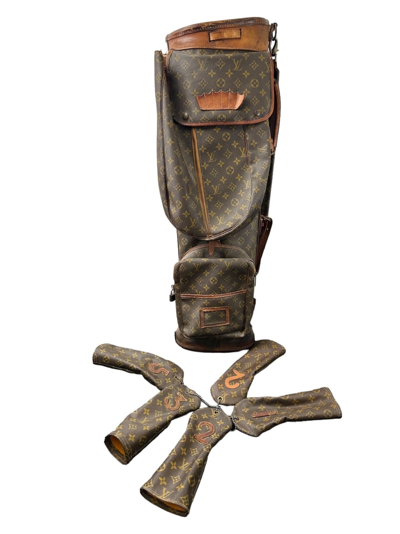Vntg Louis Vuitton Monogram Golf Bag & Driver Cvs: Louis Vuitton monogram golf bag and driver covers for drivers 1, 2, 3, 5, and an extra 2. Good condition as it's been used. All zippers and snaps work. 18 golf balls and various tees. Covers are 10" x