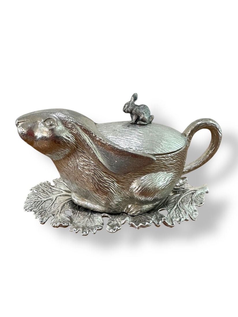 Arthur Court Bunny Gravy Boat & Leaf Tray: Arthur Court bunny rabbit gravy boat with lid, finial is a rabbit as well, and leaf tray. Tray is marked Arthur Court 1986 Copyright on the bottom. Excellent condition. Measures 8" x 5" x 4.5" overall