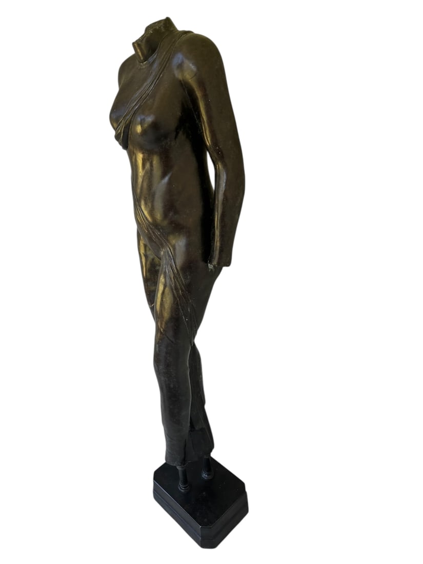 Neo Classical Bronze Life Size Nude Female: Neo Classical bronze life size sculpture of greek or roman nude female. Excellent condition. Measures 14" x 10" x 60". Shipper required.