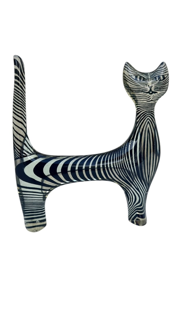 Abraham Palatnik (Brazilian) Op Art Lucite Cat: Abraham Palatnik (Brazilian) Op Art lucite cat, MCM, two-dimensional black striped image at its center, creating a visual illusion of movement when viewed from different angles. Label on foot Made in