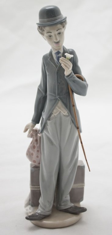 'The Little Tramp' Charlie Chaplin Lladro #5223: Lladro Porcelain Charlie Chaplin, 'The Little Tramp', #5223, Retired in 1988. Measures: 3.5 x 3.5" x 11.5"" Measurements: See Description Period: Modern