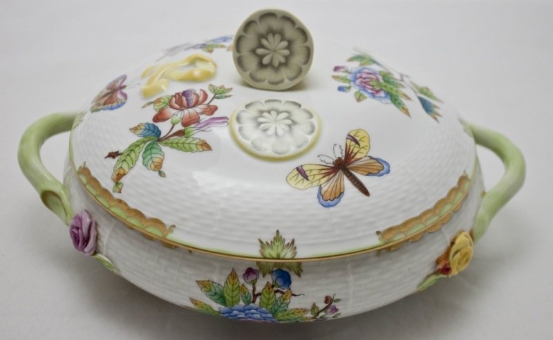 Herend Queen Victoria Round Covered Vegetable: Herend Queen Victoria (green border) round covered vegetable tureen (lemon). Porcelain vegetable tureen with handles. Hand painted with raised flowers and lemons throughout, with gilt trimming. Measur