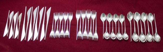 Ronald Pearson Vision Pattern Sterling Silver Flatware: Ronald Pearson Vision pattern sterling silver flatware, by International Silver, 46 pieces, the set consists of 8 dinner/ luncheon forks 7 1/8, 8 salad/ dessert forks 6 1/4", 8 dinner/luncheon knives