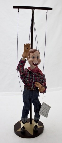 Howdy Doody Porcelain Puppet w Stand Danbury Mint: Howdy Doody porcelain puppet with a wooden stand from the Danbury Mint 1997 Puppet is 6" x 4" x 17" Stand is 6" dia x 24" Dimensions: See description Period: 1997 Artist: Danbury mint