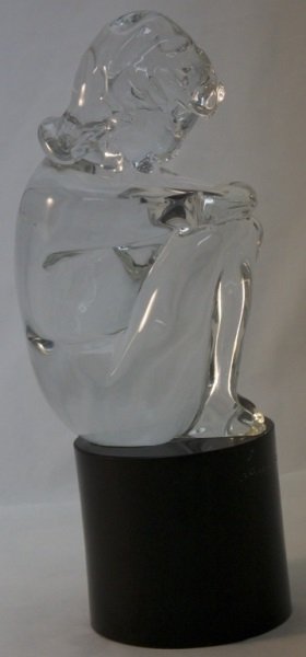 Loredano Rosin Murano Art Glass Seated Woman: Loredano Rosin, Murano Italy modern art glass sculpture in the form of a seated woman mounted on a black glass plinth. 6" x 6" x 15" 1980's
