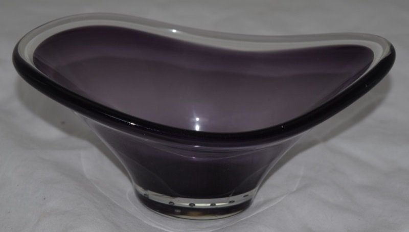 1960's Flygsfors purple, colorless, and glass bowl: Flygsfors purple, colorless, and glass bowl in the Coquille design attr. to Paul Kedelv, with a controlled bubble pattern unmarked. 9" x 6.5" x 4.5 1960's