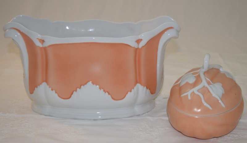 Vista Alegre Mottahedeh Center Piece Urn plus Dish: Large Vista Alegre Mottahedeh center piece urn measures 13" x 6.5" x 7.5", plus a vine form covered dish measure 7" x 5" x 5.5". Small chip to vine on edge of cover see photo.