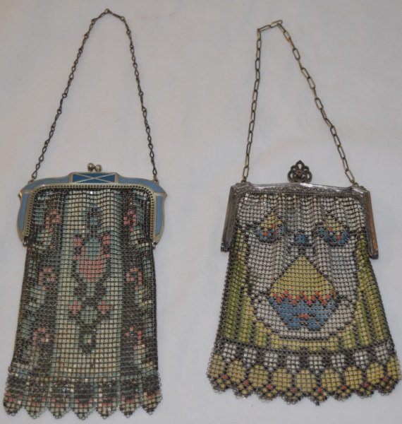 2 Whiting & Davis Vintage Mesh Geometric Bags: lot includes; Art Deco Whiting & Davis enamel mesh purse with geometric pattern & blue enamel detail in frame. Whiting & Davis mesh purse with geometric pattern & silver tone frame with kiss lock clos